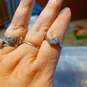 Avon sliver ring beautiful stone size 8